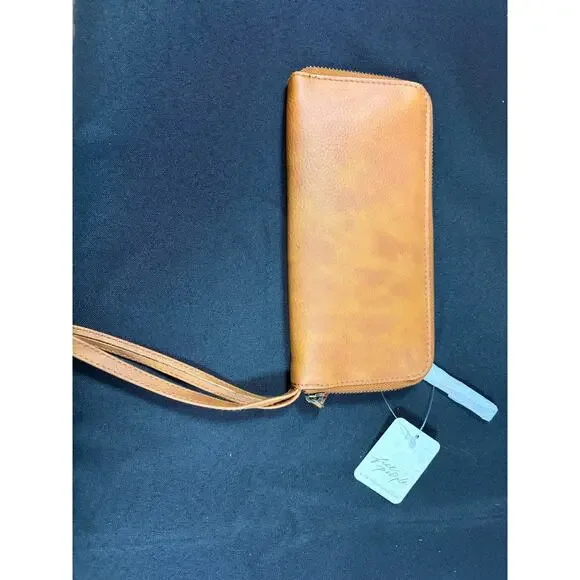 Free People Vegan Leather Zip Wristlet Wallet | NWT | Minimal Chic - Picture 2 of 7